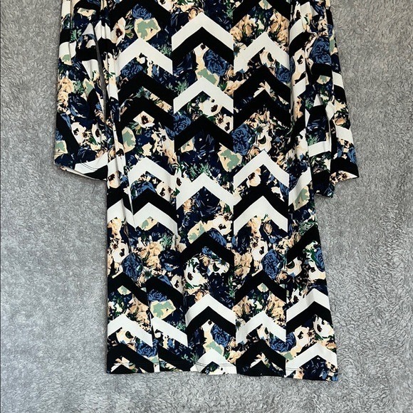 Haani Petite Floral Chevron Boho Mini Dress PM 3/4 Sleeve Keyhole Neck Stretchy - Picture 6 of 7